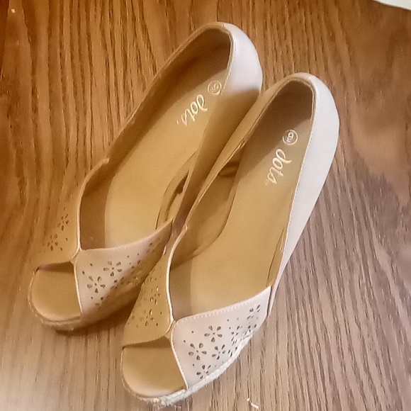 Euc Heels - Picture 2 of 3